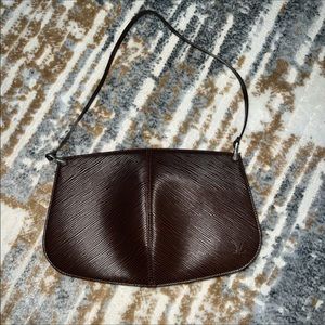 🔸LOUIS VUITTON POCHETTE EPI LUNA🔸